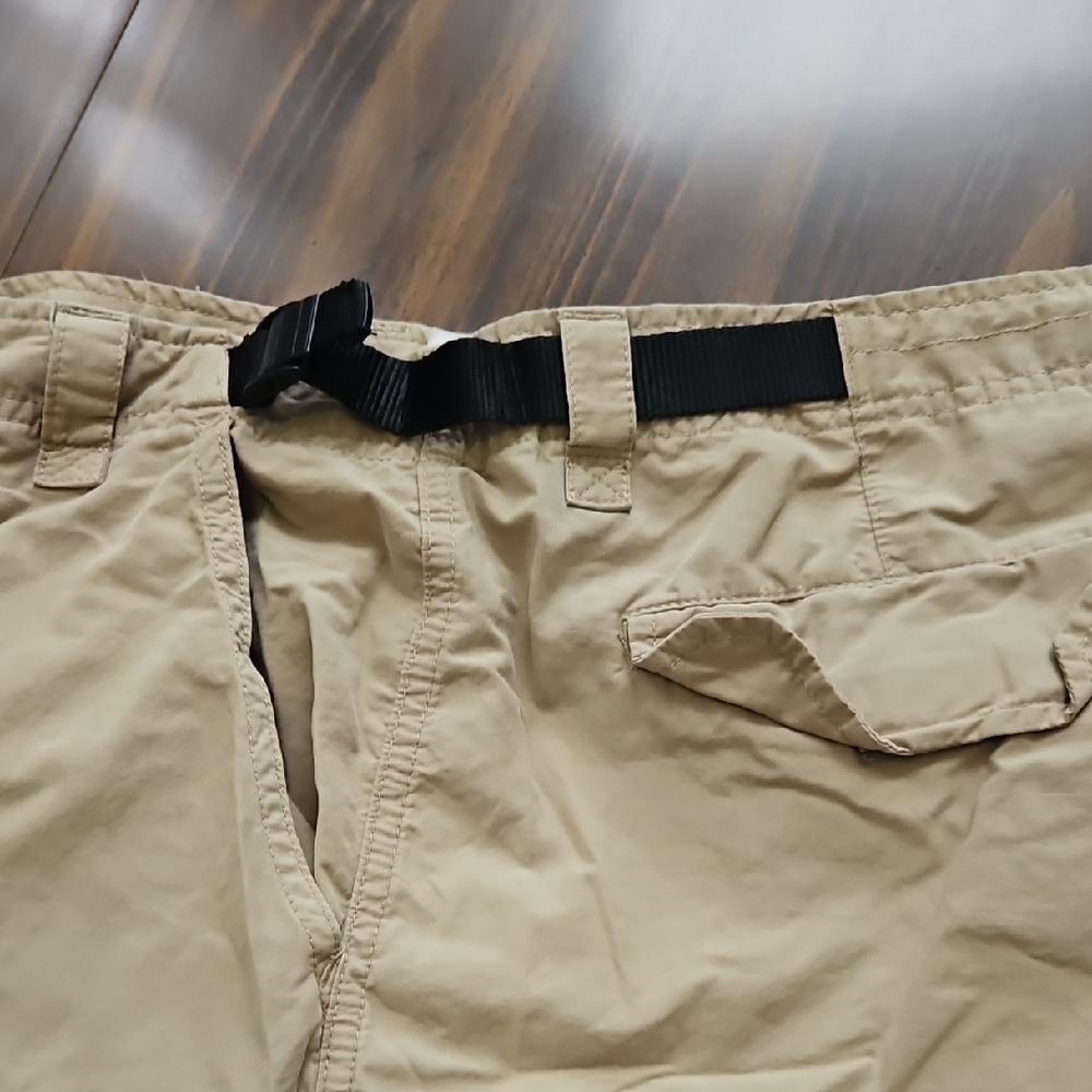 Woolrich Men's Khaki Cargo Shorts - Picture 9 of 11